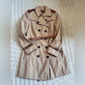 Women’s Classic Tan Trench Coat M
